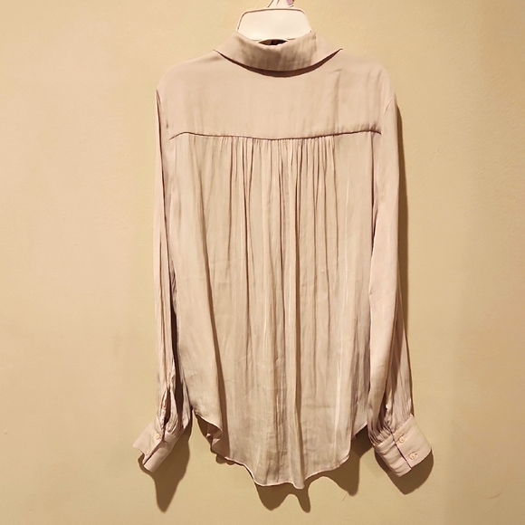 Elie Tahari Pale Beige Long-Sleeve Button-Down Blouse - Picture 3 of 6